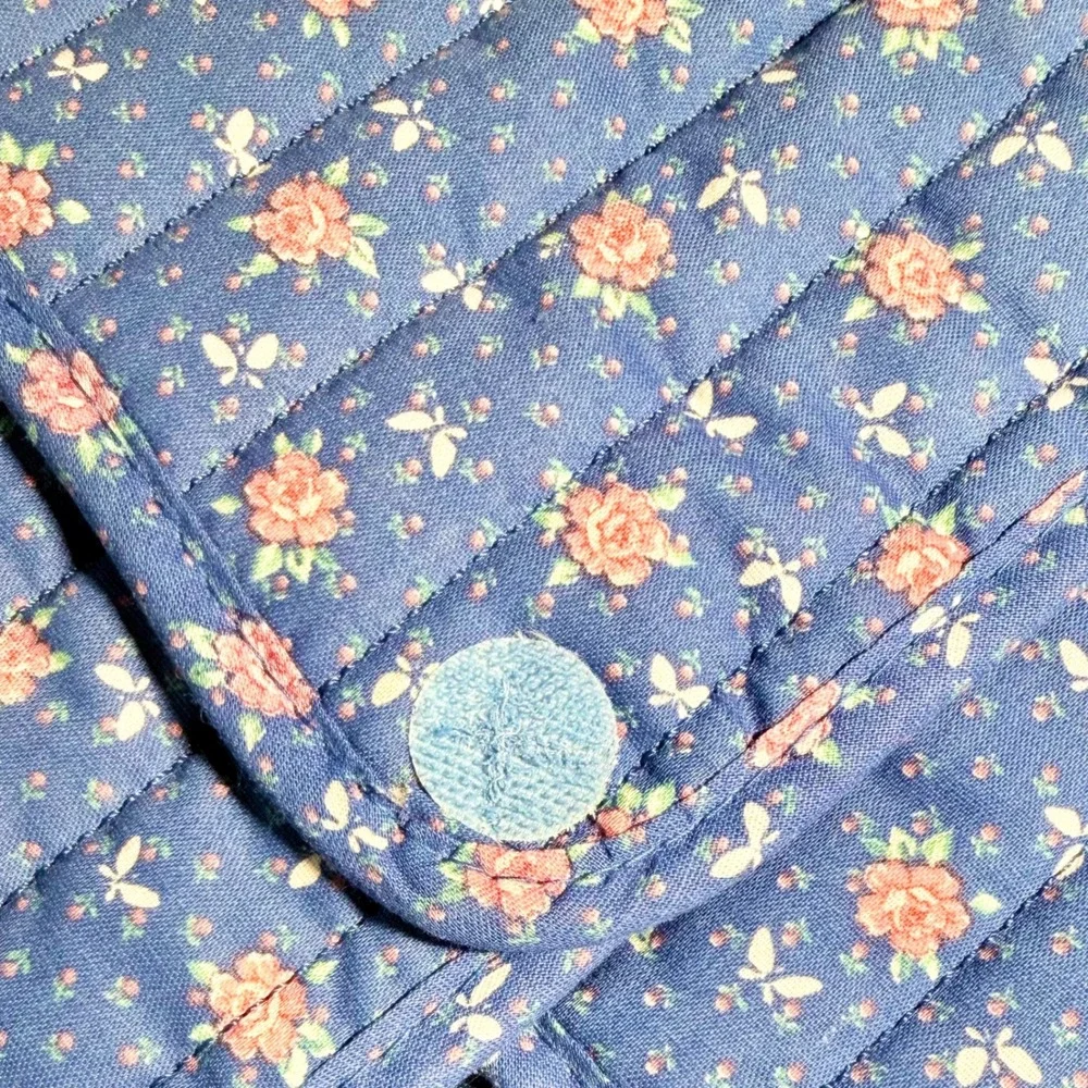 Vintage 90s Pyrex Cook N Carry Quilted Holder Blue Pink Floral 19x19 Casserole